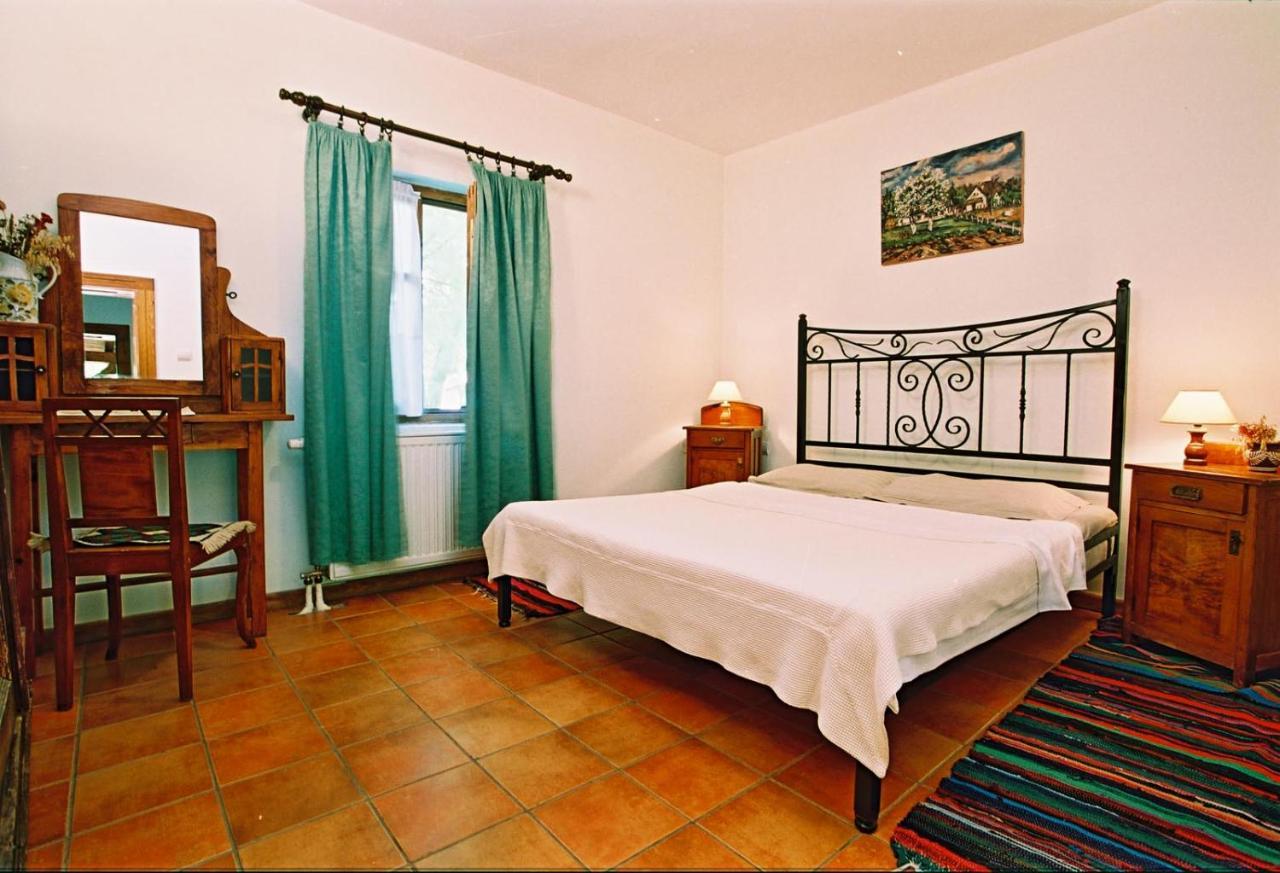 Salas 137 Hotel Cenej Buitenkant foto